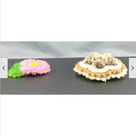 Tufted Moosehair  Beaded Brooches Pair Native IndigenoCanadian First Nations - Picture 2 of 4